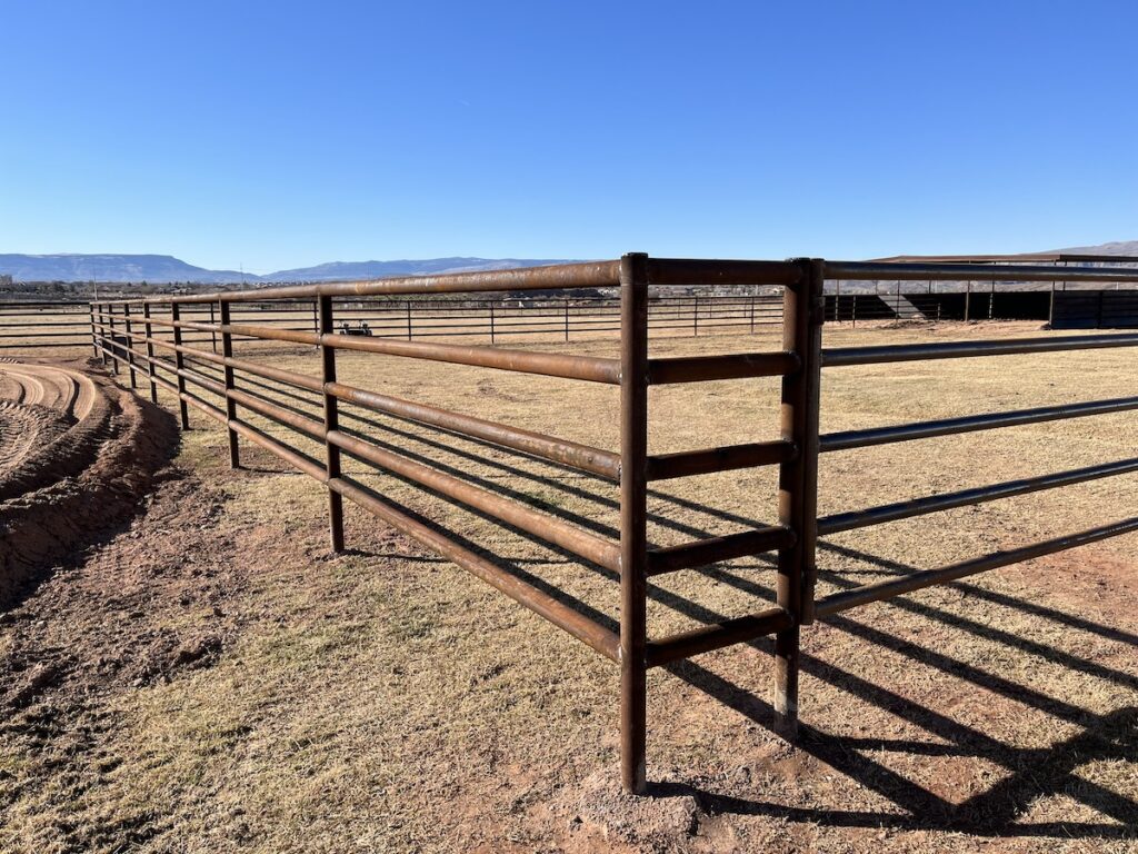 image of horse pipe fencing